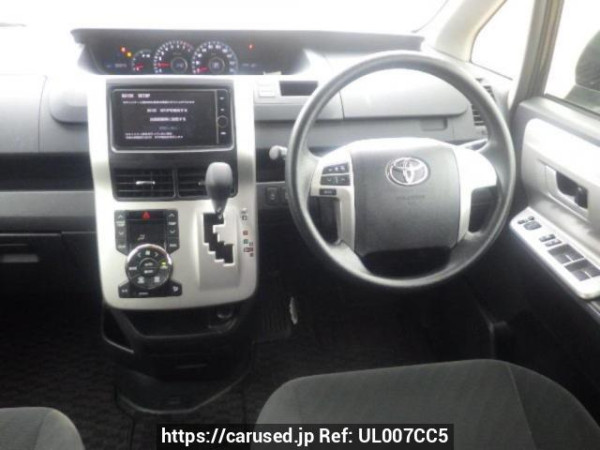 Used 2013 AT toyota noah ZRR70G Image[18]