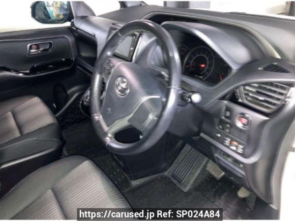 Used 2018 AT toyota voxy ZRR80W Image[2]