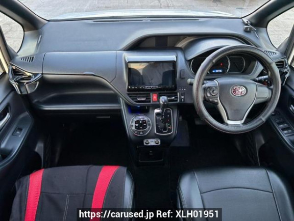 Used 2014 AT toyota noah ZRR80W Image[19]