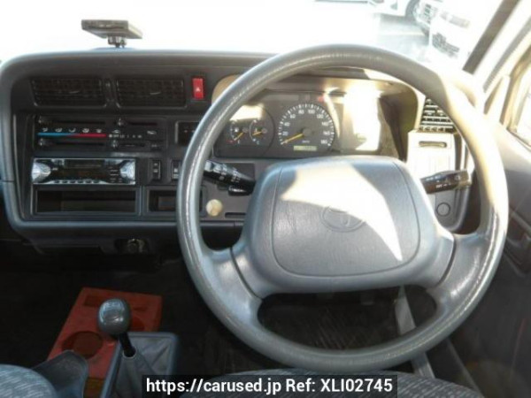 Used 2004 MT toyota regiusace-van TRH112V Image[19]