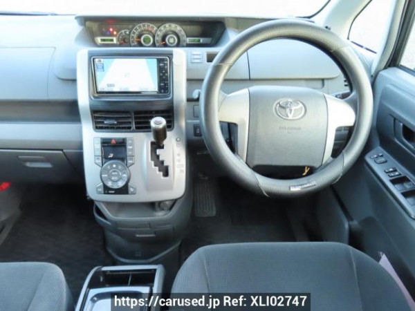 Used 2010 AT toyota noah ZRR70G Image[24]