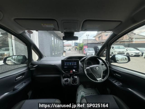 Used 2016 AT toyota voxy ZRR80W Image[1]