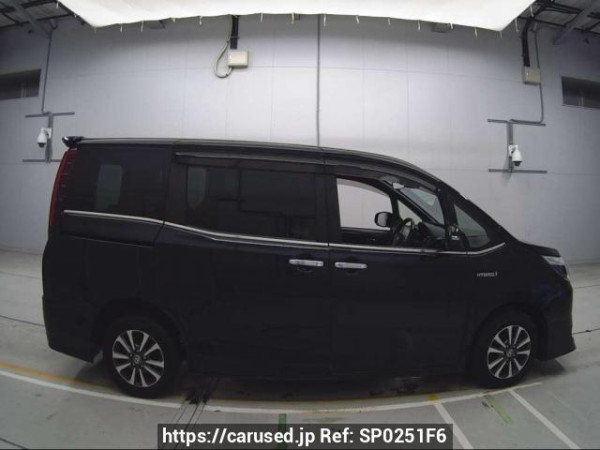 Used 2016 AT toyota esquire ZWR80G Image[2]