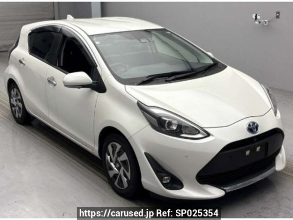 Used 2020 AT toyota aqua NHP10 Image[0]