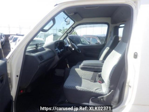 Used 2004 AT toyota regiusace-van TRH112V Image[12]