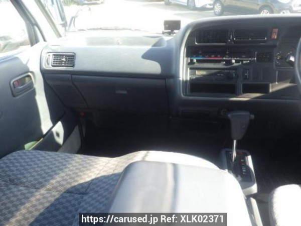 Used 2004 AT toyota regiusace-van TRH112V Image[17]