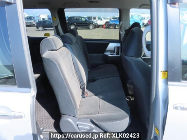 Used 2010 AT toyota noah ZRR70G Image[15]