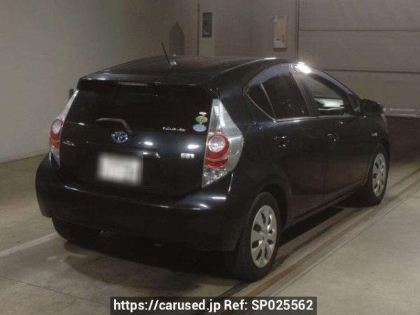 Used 2013 AT toyota aqua NHP10 Image[1]