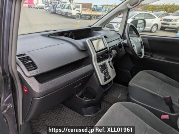 Used 2010 AT toyota noah ZRR75G Image[13]