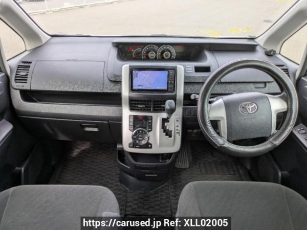 Used 2010 AT toyota noah ZRR70G Image[19]