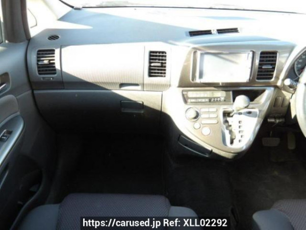 Used 2004 AT toyota wish ZNE10G Image[16]