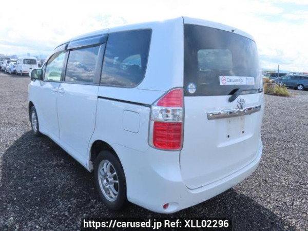 Used 2007 AT toyota noah ZRR70G Image[4]