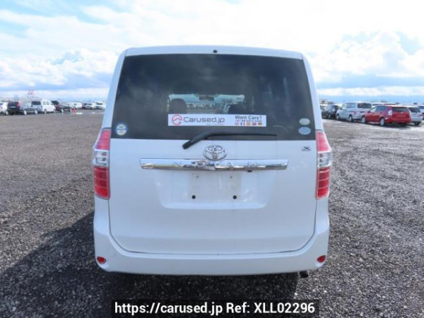 Used 2007 AT toyota noah ZRR70G Image[5]