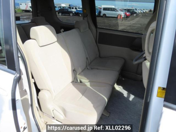 Used 2007 AT toyota noah ZRR70G Image[17]
