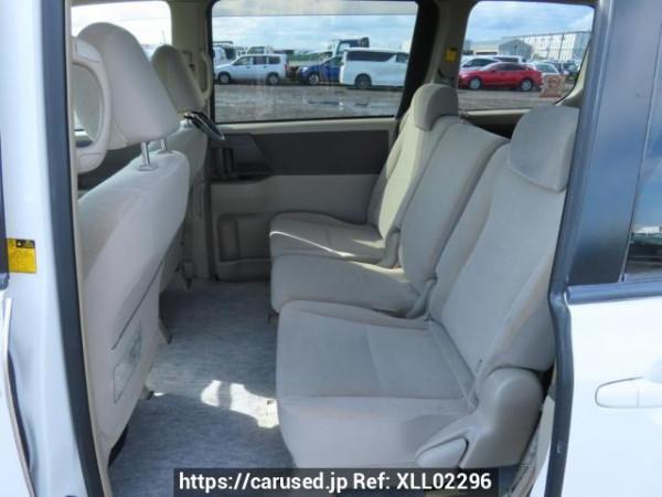 Used 2007 AT toyota noah ZRR70G Image[18]