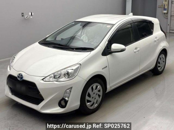 Used 2015 AT toyota aqua NHP10 Image[0]