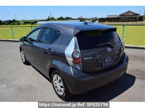 Used 2012 AT toyota aqua NHP10 Image[1]