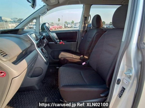 Used 2009 AT toyota voxy ZRR70W Image[16]