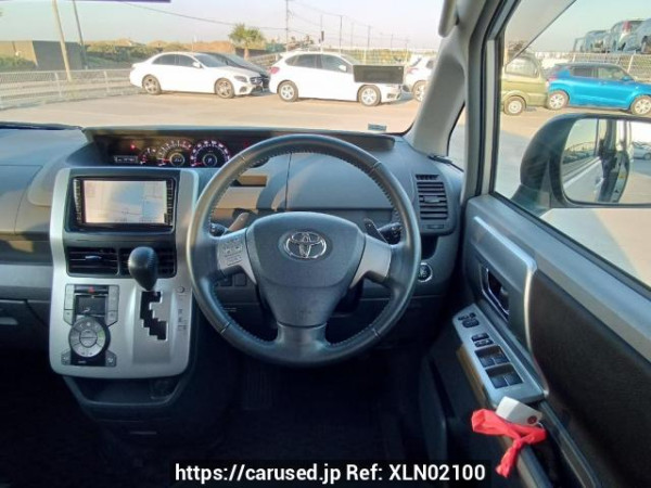 Used 2009 AT toyota voxy ZRR70W Image[22]