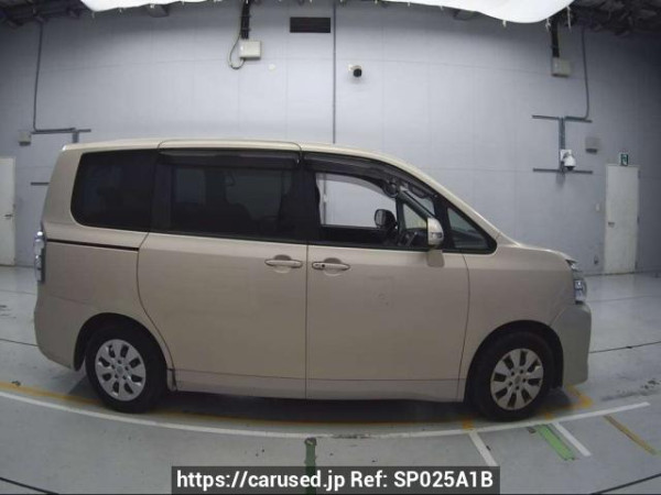 Used 2012 AT toyota voxy ZRR70Gｶｲ Image[1]