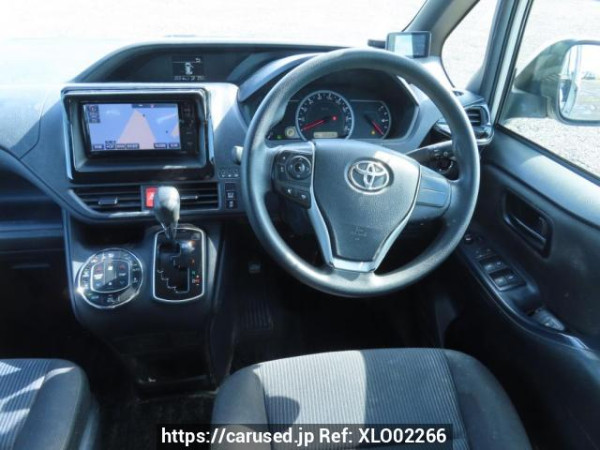 Used 2014 AT toyota noah ZRR80G Image[24]