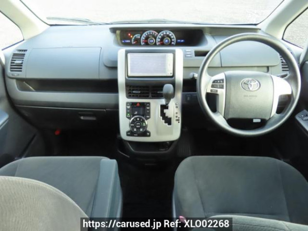 Used 2010 AT toyota noah ZRR70G Image[21]