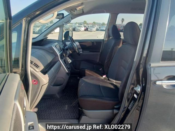 Used 2009 AT toyota voxy ZRR70W Image[16]