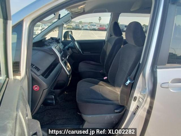 Used 2010 AT toyota noah ZRR70G Image[16]