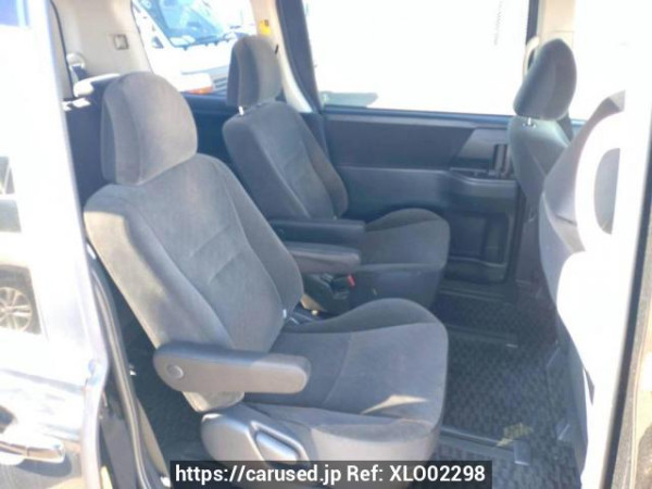 Used 2010 AT toyota noah ZRR70G Image[11]