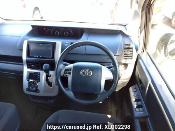 Used 2010 AT toyota noah ZRR70G Image[15]