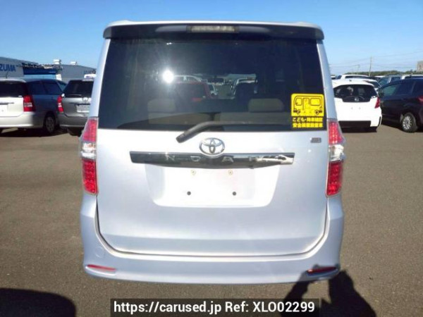 Used 2010 AT toyota noah ZRR70W Image[4]