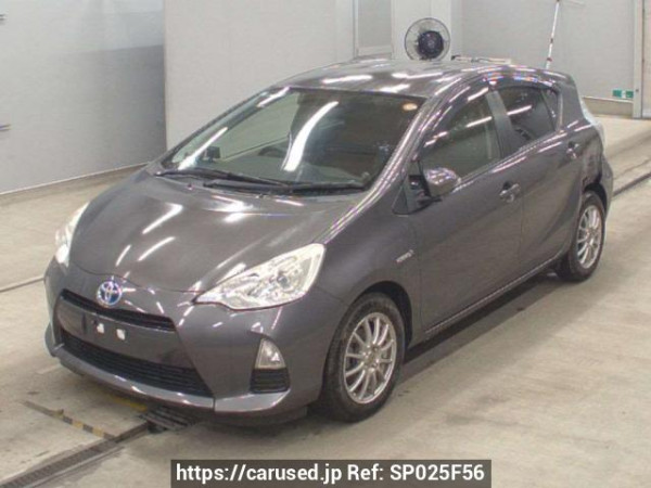 Used 2014 AT toyota aqua NHP10 Image[0]