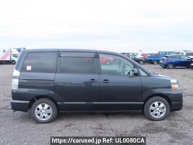 Buy Used 2004 Toyota Voxy AZR60G (UL0080CA) - Carused.jp