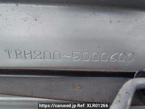 Used 2005 AT toyota regiusace-van TRH200V Image[12]