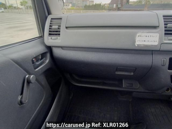 Used 2005 AT toyota regiusace-van TRH200V Image[17]