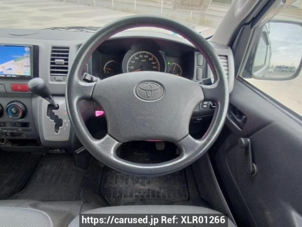 Used 2005 AT toyota regiusace-van TRH200V Image[18]