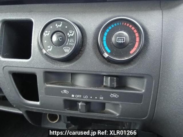 Used 2005 AT toyota regiusace-van TRH200V Image[23]