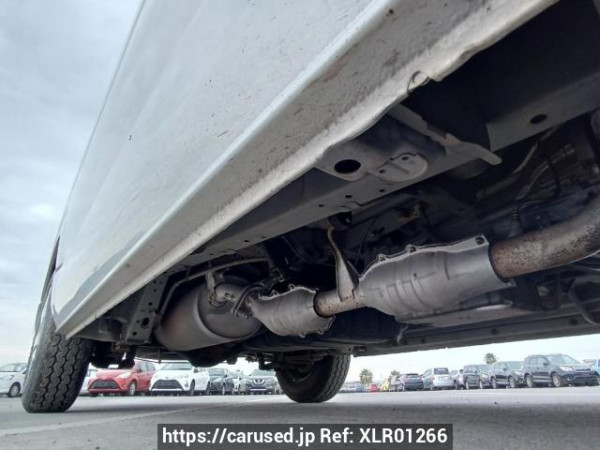 Used 2005 AT toyota regiusace-van TRH200V Image[32]