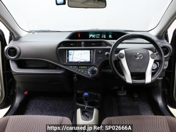Used 2013 AT toyota aqua NHP10 Image[2]
