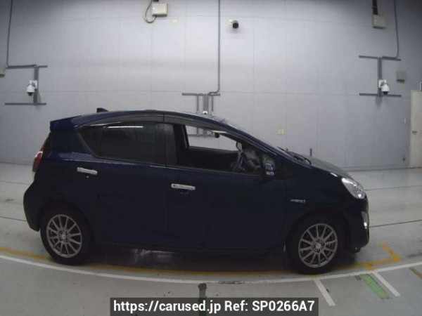 Used 2017 AT toyota aqua NHP10 Image[1]