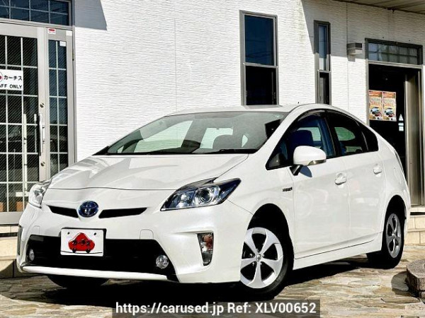 Used 2015 AT toyota prius DAA-ZVW30 Image[0]