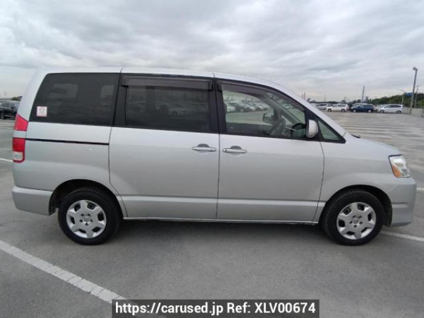 Used 2004 AT toyota noah AZR65G Image[7]