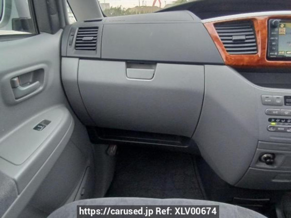 Used 2004 AT toyota noah AZR65G Image[19]