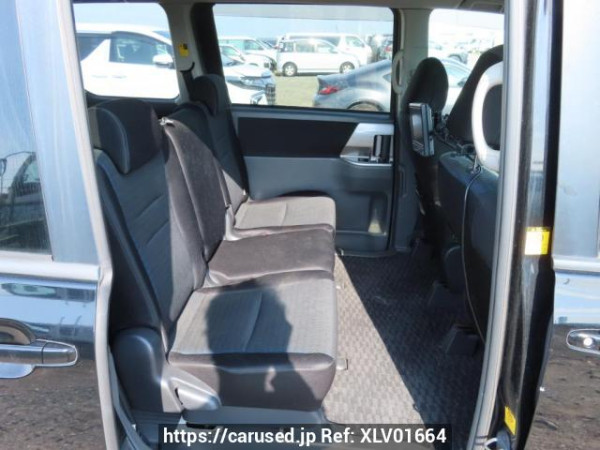 Used 2009 AT toyota voxy ZRR70W Image[16]