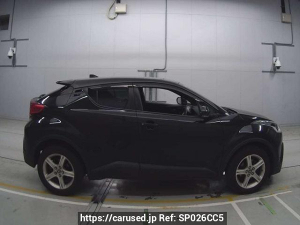 Used 2019 AT toyota c-hr NGX50 Image[1]