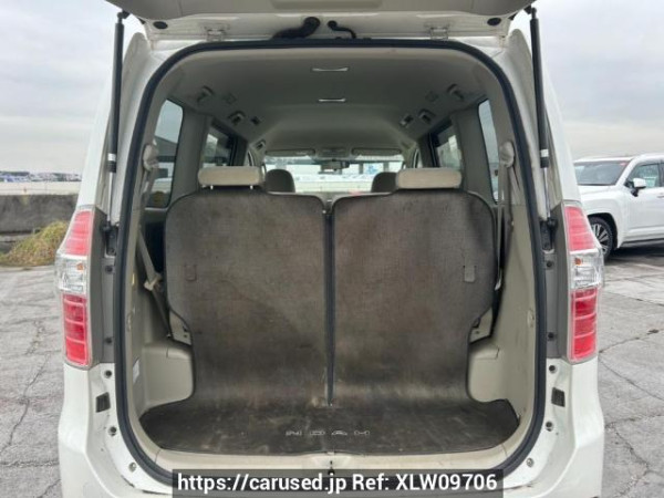 Used 2007 AT toyota noah ZRR75G Image[8]