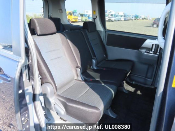 Used 2007 AT toyota voxy ZRR70W Image[19]