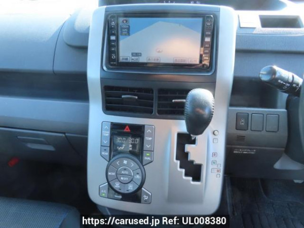 Used 2007 AT toyota voxy ZRR70W Image[29]