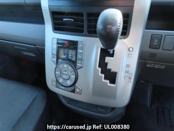 Used 2007 AT toyota voxy ZRR70W Image[31]