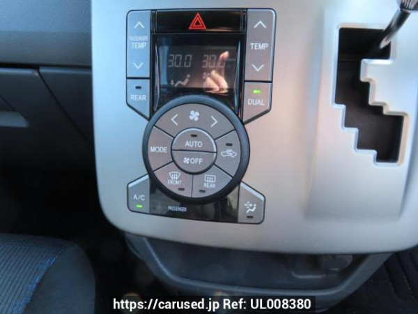 Used 2007 AT toyota voxy ZRR70W Image[32]